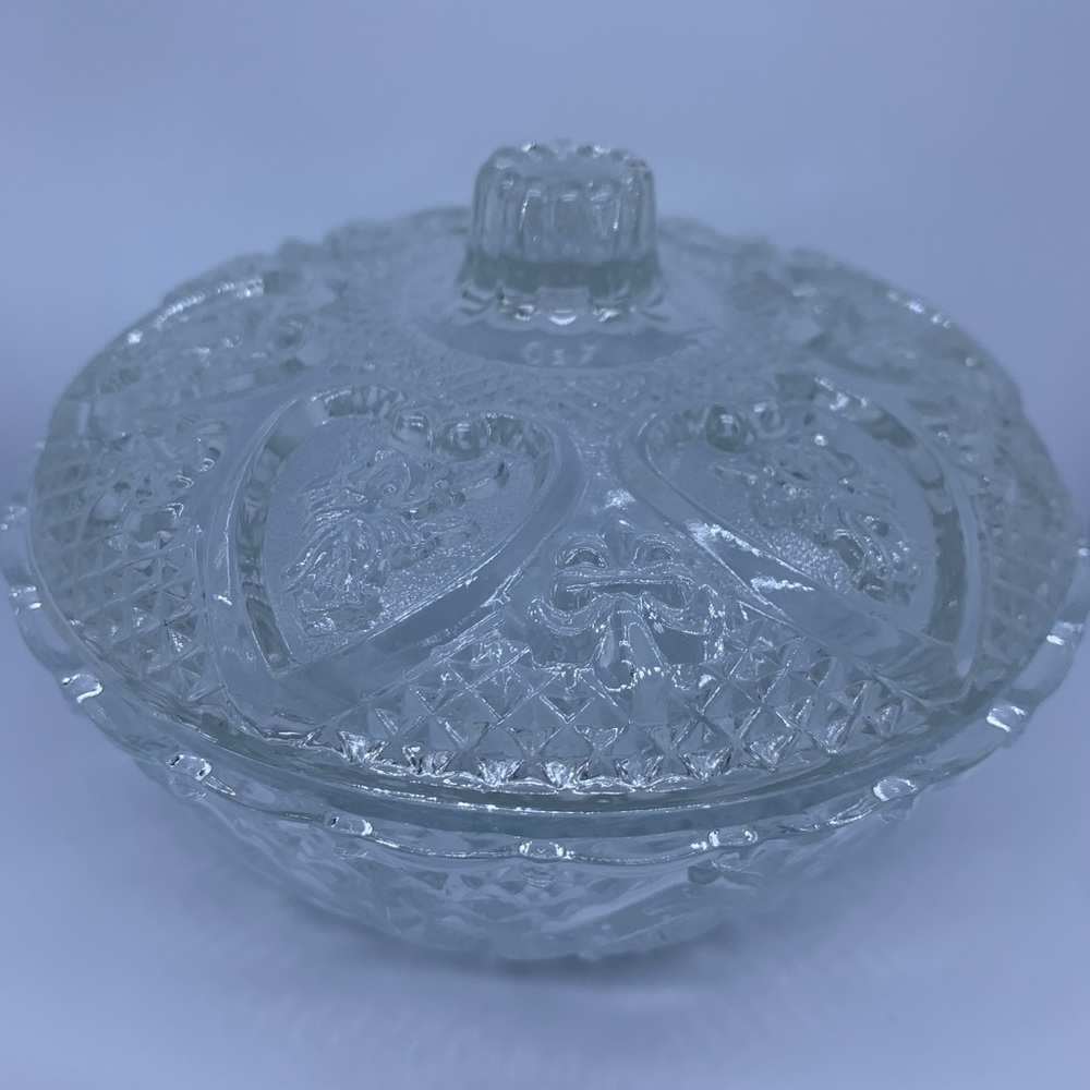 Beautiful vintage KIG dish made in Indonesia w/lid